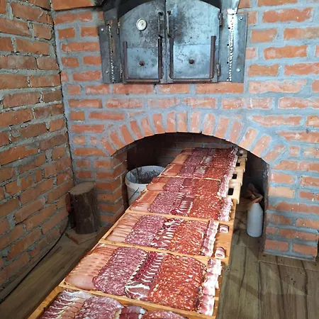 Etno Selo Lelic 3* فاليفو