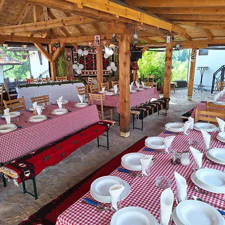 Etno Selo Lelic 3* فاليفو