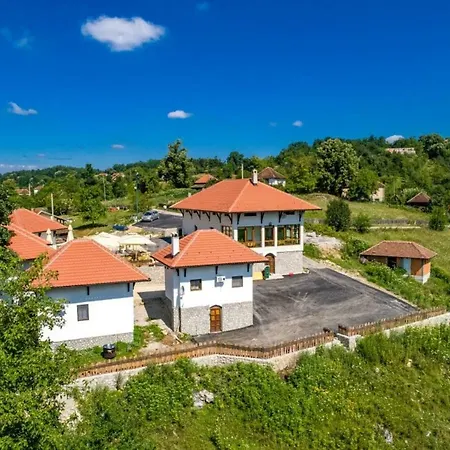 فندق مبيت وإفطار Etno Selo Lelic فاليفو