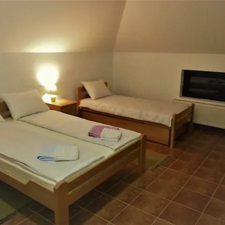 Etno Selo Lelic فاليفو